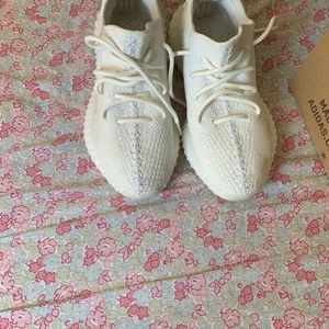 ADIDAS YEEZY BOOST 350 V2 TRIPLE WHITE CREAM SIZE